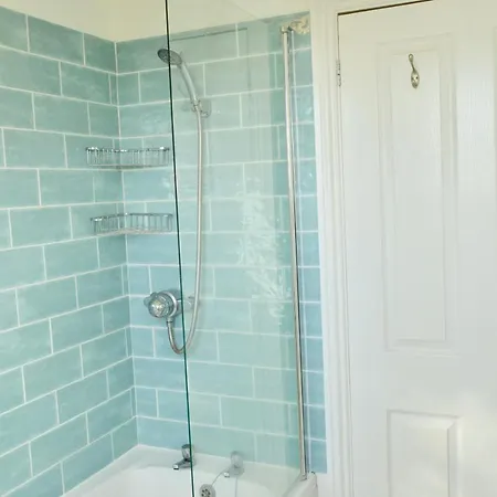 1 Bedroom Flat With Views Of Apartamento Bristol