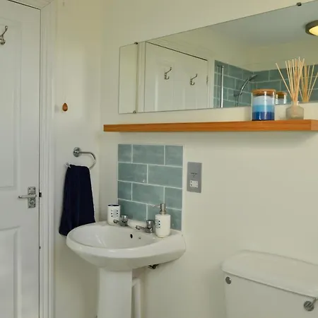 1 Bedroom Flat With Views Of Apartamento Bristol