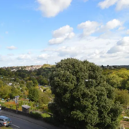 1 Bedroom Flat With Views Of Apartamento Bristol