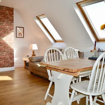 1 Bedroom Flat With Views Of